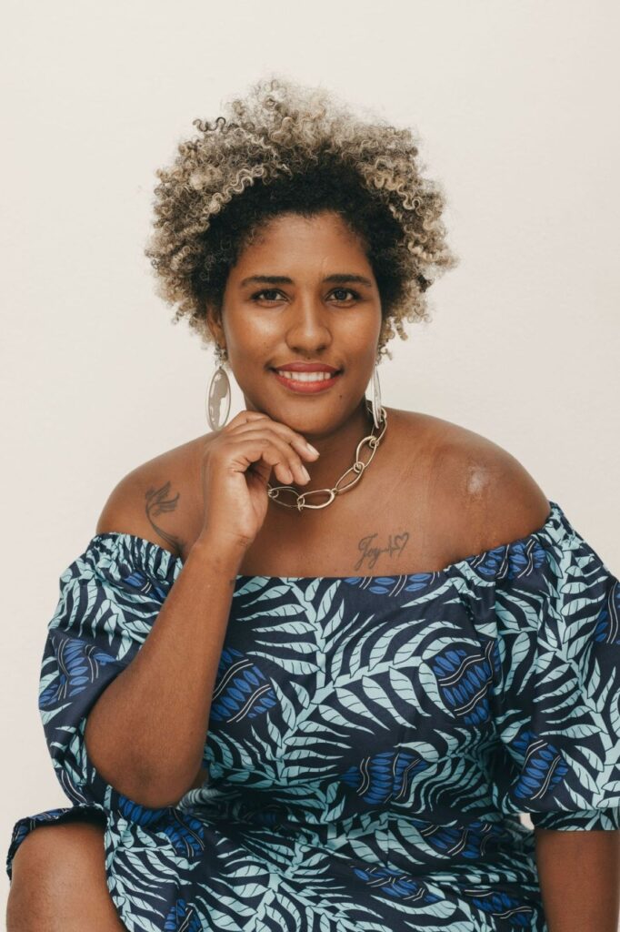 Nájala Maitê, administradora brasileira radicada em Angola, construiu uma carreira sólida em Recursos Humanos e lançou o livro Conquistando o Mercado, defendendo equidade, inclusão e liderança feminina.