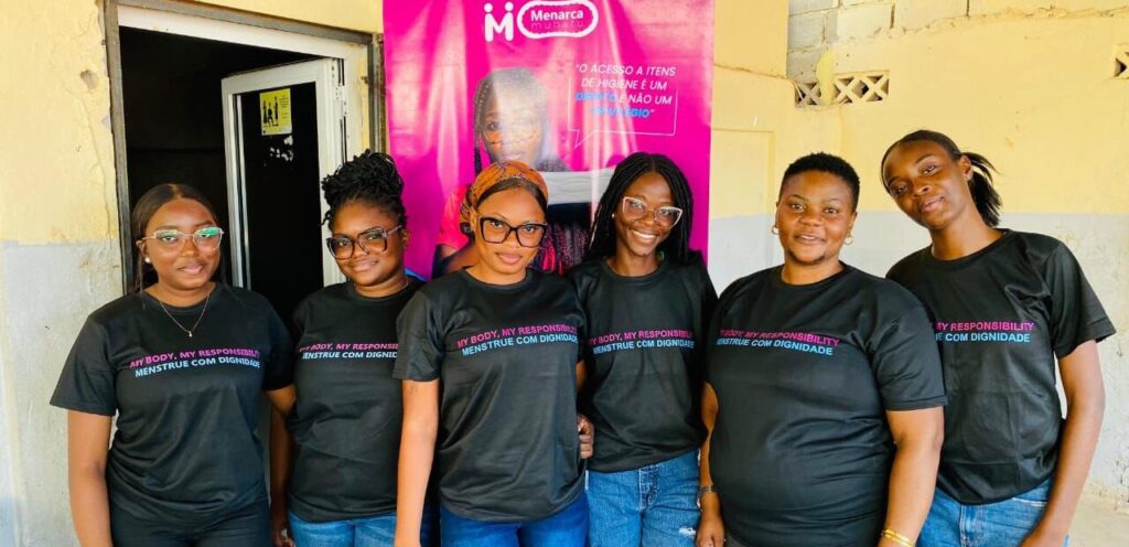 Menstruar não deveria ser um privilégio. A pobreza menstrual afecta milhões de mulheres no mundo, comprometendo saúde, educação e dignidade.