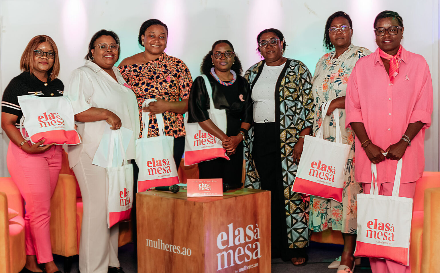 Elas à Mesa celebra o Outubro Rosa com uma noite de partilhas, força e amor A segunda edição do “Elas à Mesa” reuniu mulheres inspiradoras para partilhar experiências reais sobre o cancro, num encontro que uniu ciência, emoção e solidariedade.
