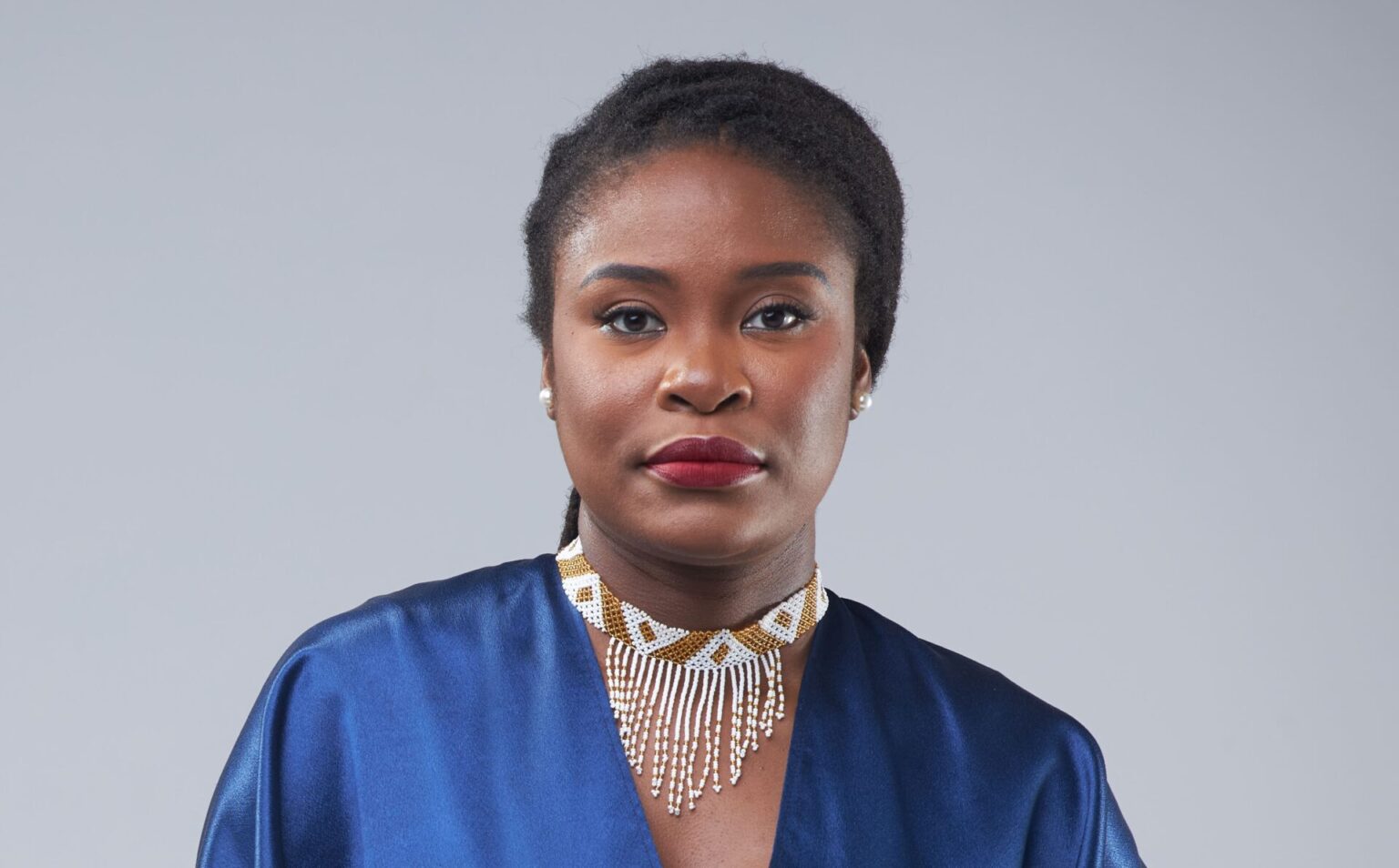 Shendylene Elias: “O luto não acaba. Somos nós que crescemos diante dele.”