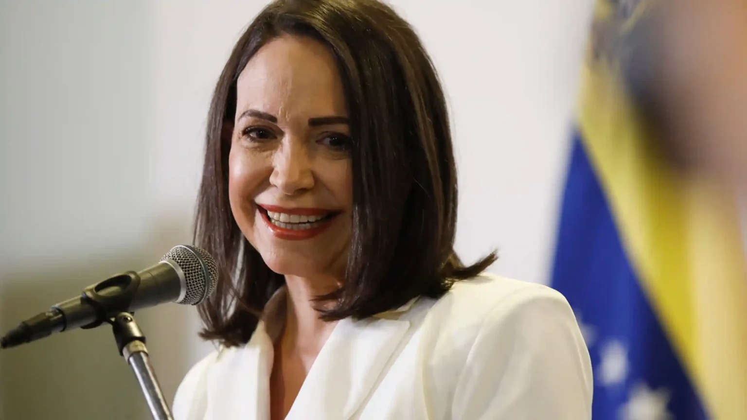 María Corina Machado, líder da oposição venezuelana, vence o Prémio Nobel da Paz 2025 pela sua luta pacífica pela democracia na Venezuela, inspirando mulheres e defensores da liberdade em todo o mundo.