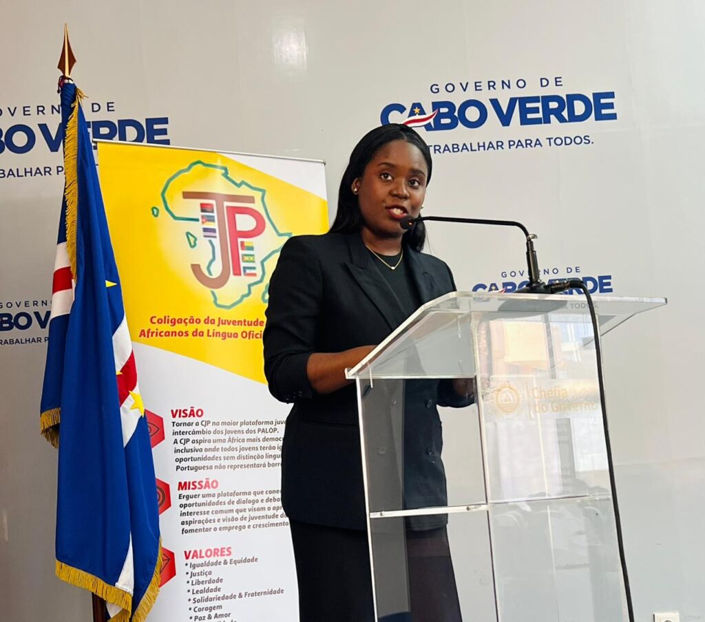 A angolana Luyana Fernando foi empossada Coordenadora-Geral da Coligação da Juventude dos PALOP, em Cabo Verde. A jovem líder assume o cargo com o compromisso de fortalecer a cooperação e o empoderamento juvenil africano.