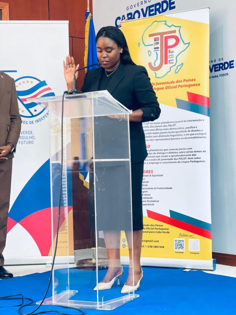 A angolana Luyana Fernando foi empossada Coordenadora-Geral da Coligação da Juventude dos PALOP, em Cabo Verde. A jovem líder assume o cargo com o compromisso de fortalecer a cooperação e o empoderamento juvenil africano.