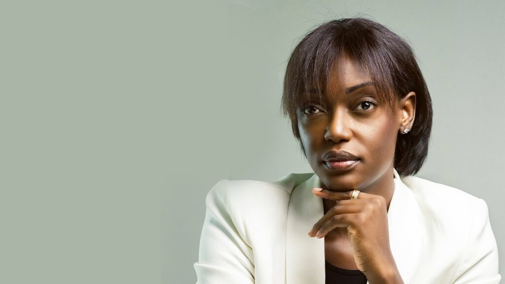 Actriz angolana premiada, Lesliana Pereira destaca-se pela versatilidade e compromisso com a cultura, levando Angola ao mundo.
