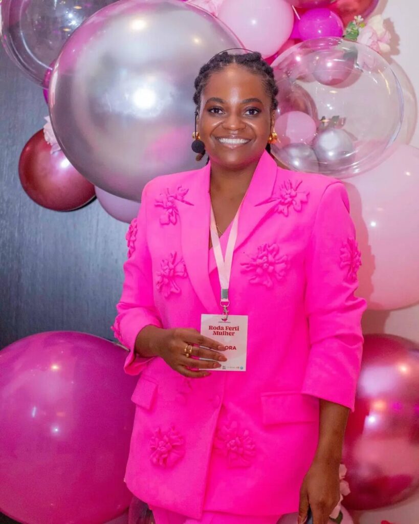 FertiMulher: O movimento que está a transformar a saúde feminina em Angola Criada por Stella Constantina, a FertiMulher é um movimento que está a mudar o diálogo sobre saúde feminina em Angola, promovendo conhecimento e empoderamento.