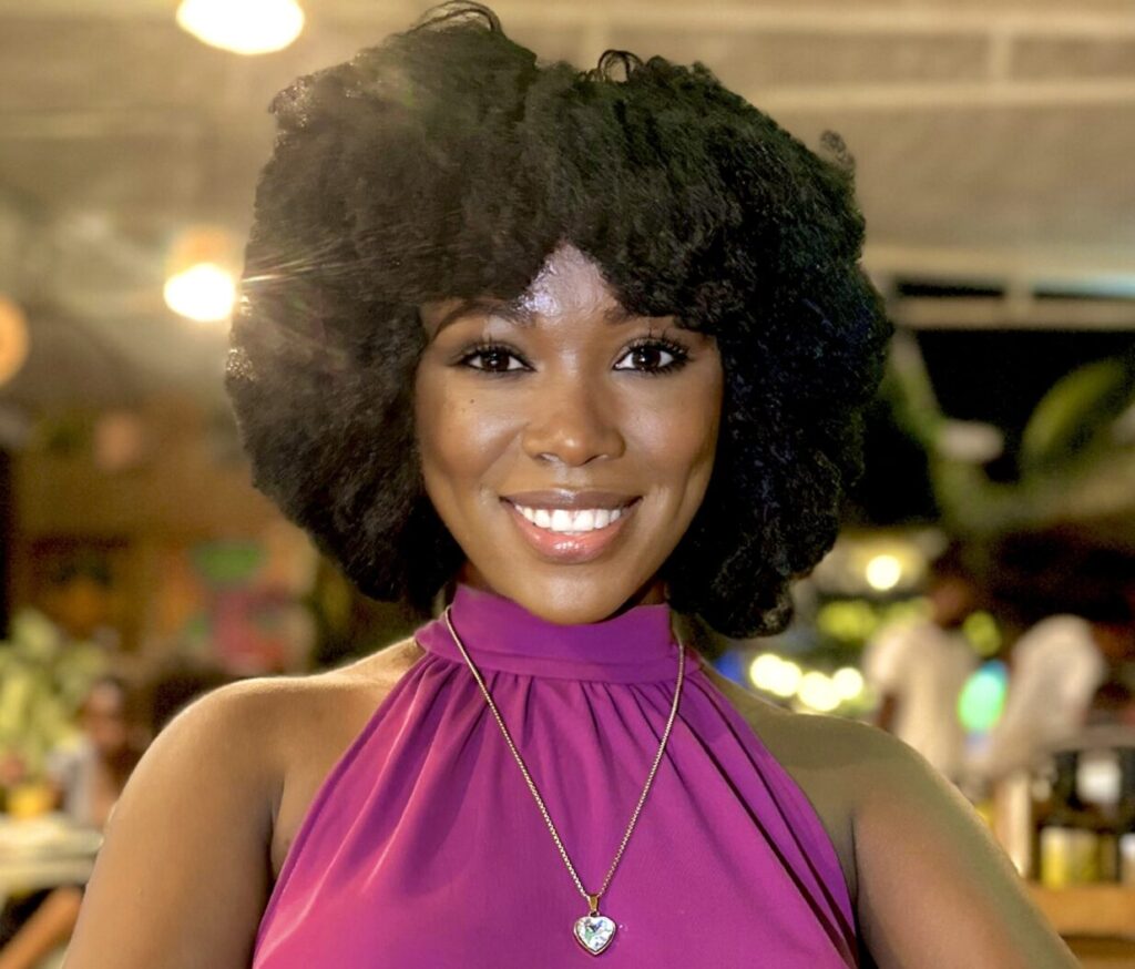 Entre bastidores e sonhos: o olhar vibrante de Vídia António sobre a comunicação e a vida Comunicadora e assessora de imprensa, Vídia António fala sobre fé, propósito, independência e o seu percurso inspirador na comunicação angolana.