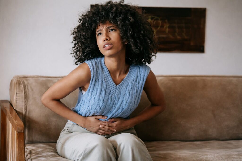 Nairóbi aprova dois dias de licença menstrual remunerada para servidoras públicas, integrando a saúde menstrual nas políticas laborais.