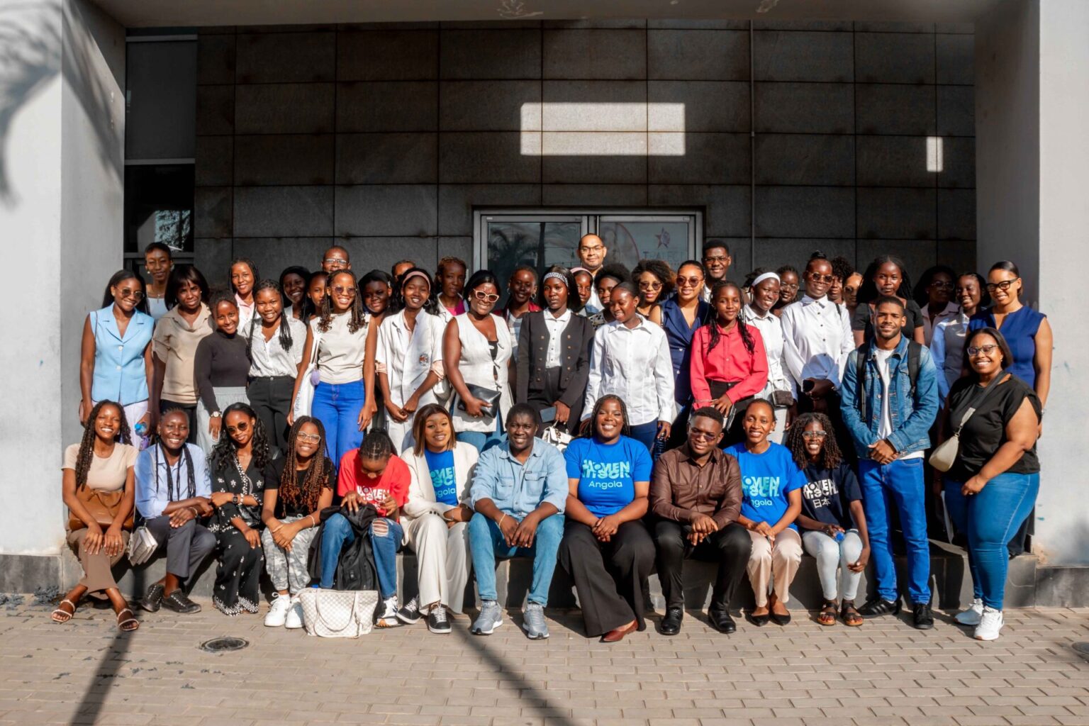 Primeira edição do Programa UJUMU da Women in Tech Angola durante workshop de literacia em cibersegurança, em Luanda