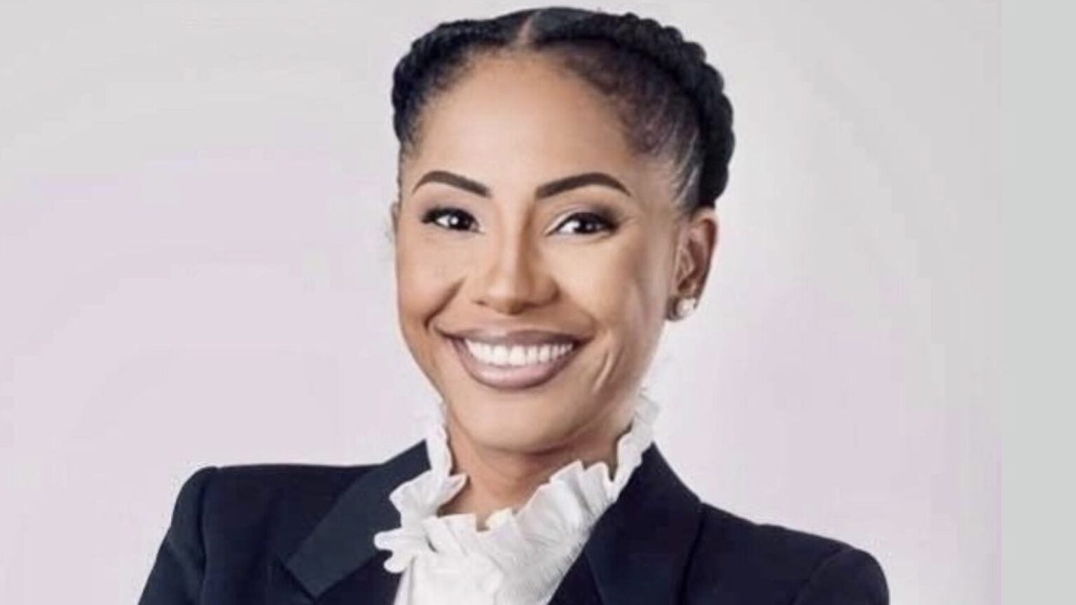 Erika Aires como nova Ministra da Educação, reforçando a presença feminina na liderança de um sector estratégico em Angola.