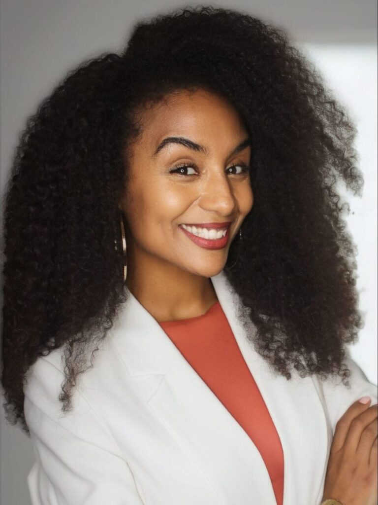 Mel da Silva explica como aprender inglês pode fortalecer mulheres e ampliar oportunidades profissionais na comunidade lusófona.