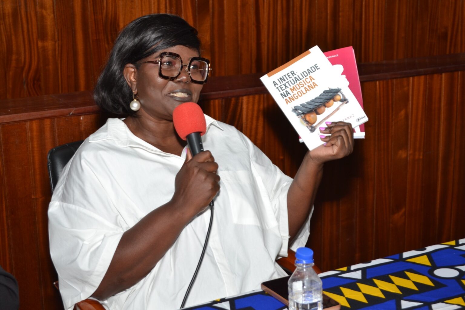 Esperança Ferraz reforça percurso na academia e literatura com lançamento de obras em Luanda Esperança Ferraz apresentou duas obras em Luanda, reforçando o seu percurso como docente, investigadora e autora angolana.