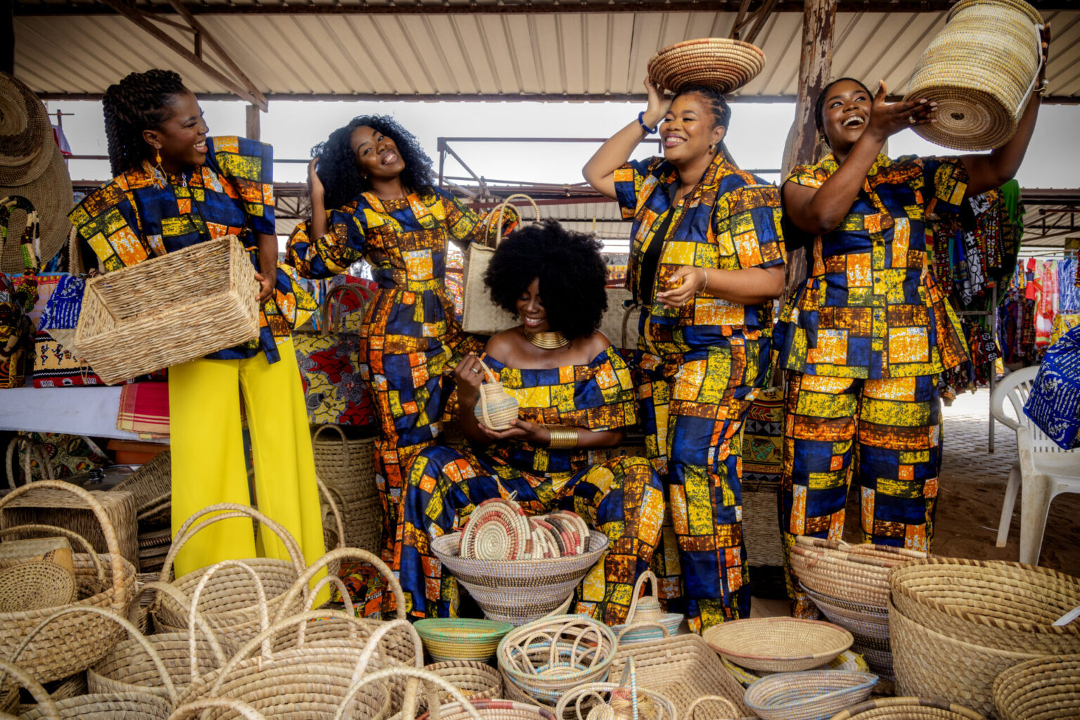 Cinco profissionais angolanas mostram como liderança, rotina e identidade se cruzam no mercado de trabalho actual.