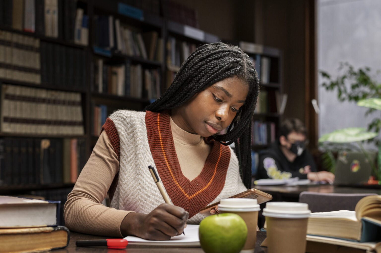 PEFITT 2026 abre portas para mulheres que querem crescer profissionalmente através da formação gratuita O PEFITT 2026 abriu inscrições para cursos gratuitos em áreas técnicas e tecnológicas, criando novas oportunidades de qualificação e empregabilidade para mulheres em Angola.